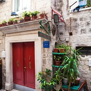 Apartment & Room Ursa Trogir